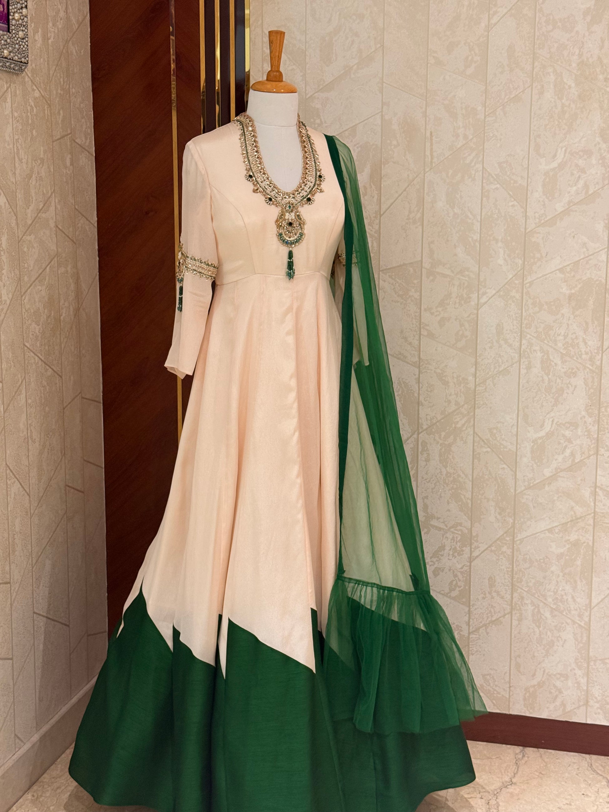 Jasmin stephanotis Gown