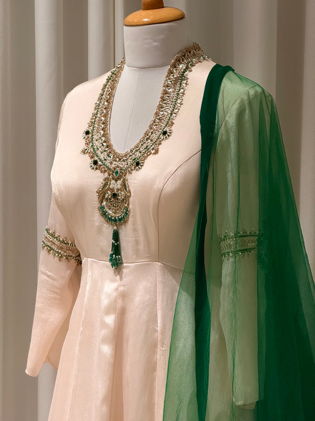 Jasmin stephanotis Gown