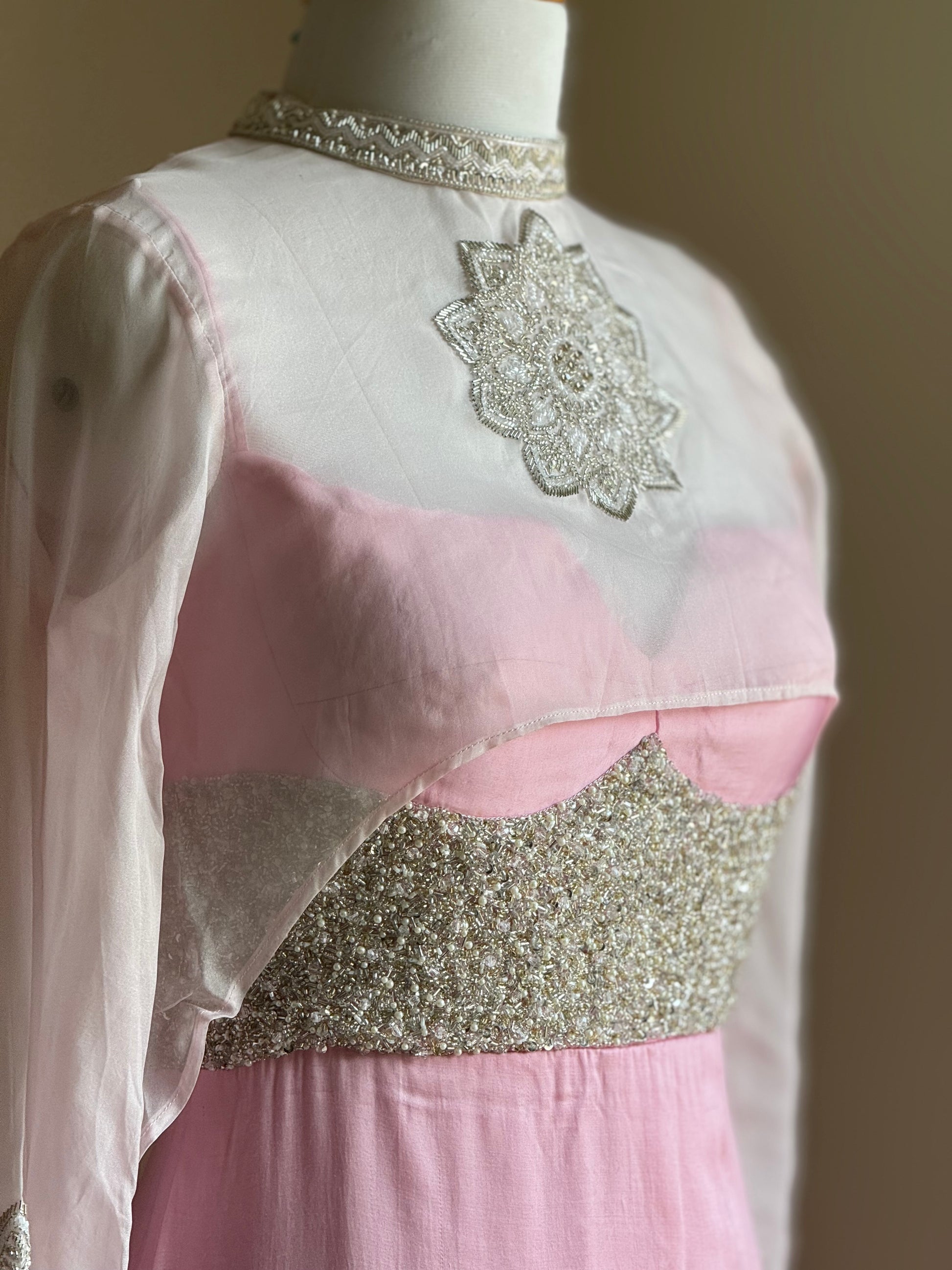Amelia Rose – Light Pink Embroidered Shrug Set, embroidery details 