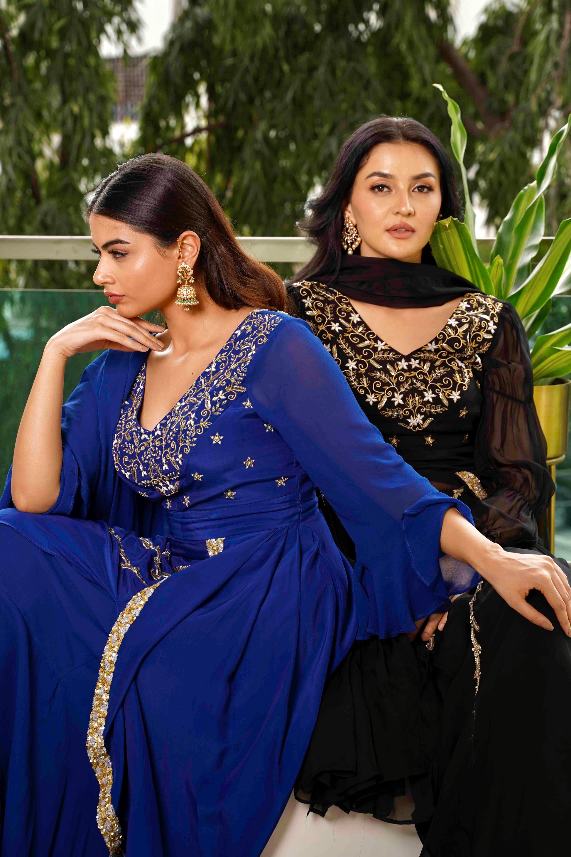 Azura Élan Blue - Kurti, and black, stylised pose