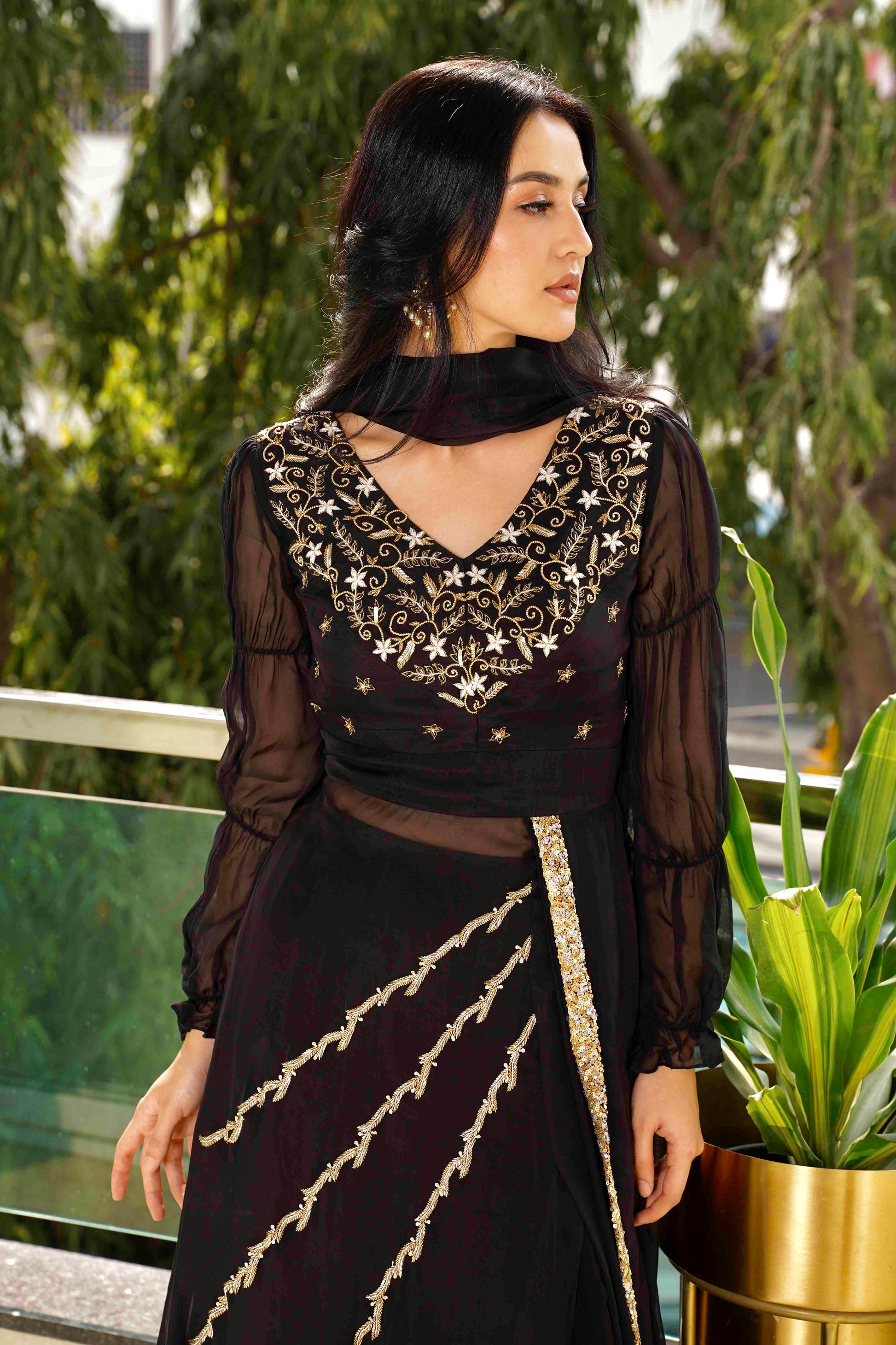 Noira Élan Kurti, black, embroidery details