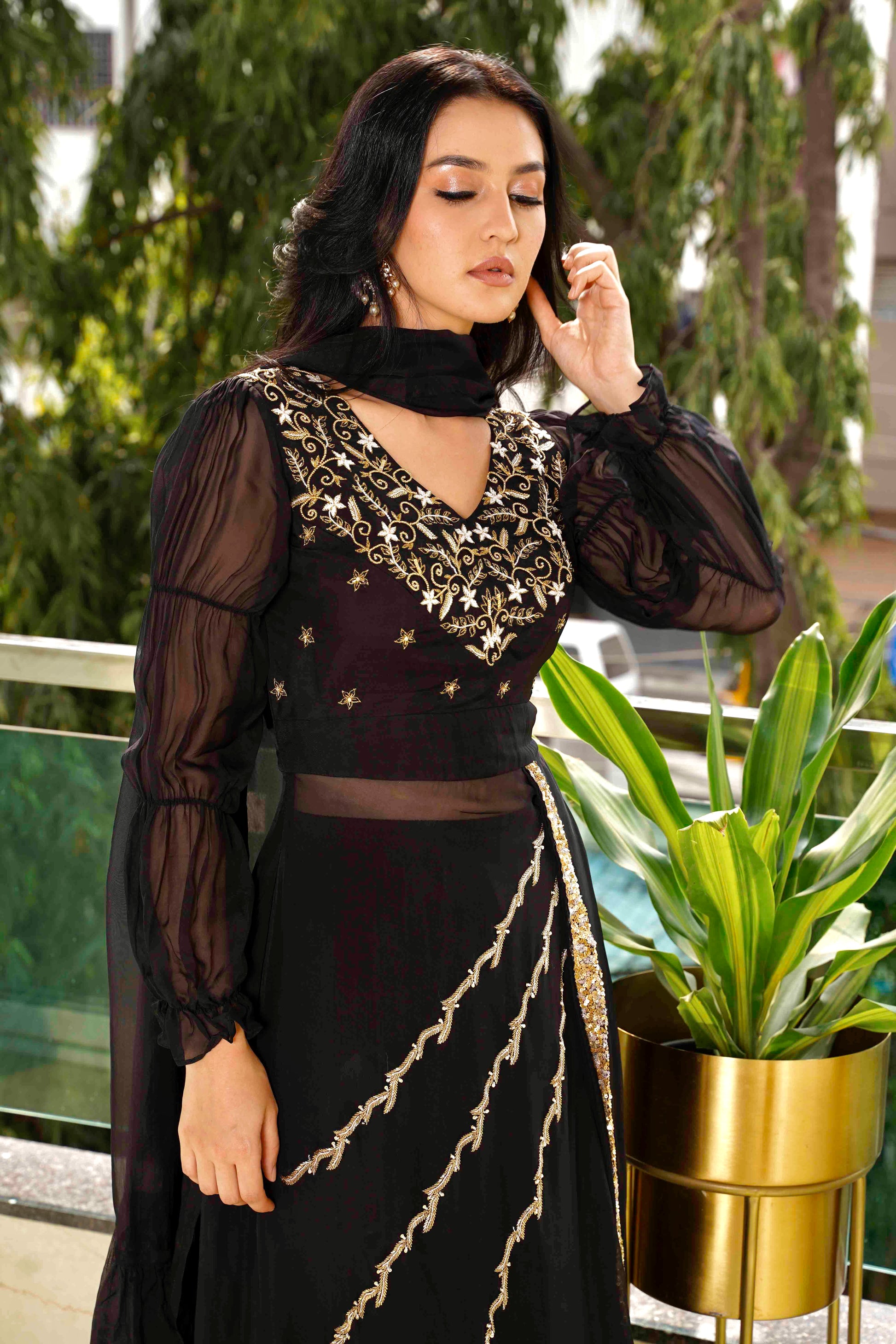 Noira Élan Kurti, black, front pose