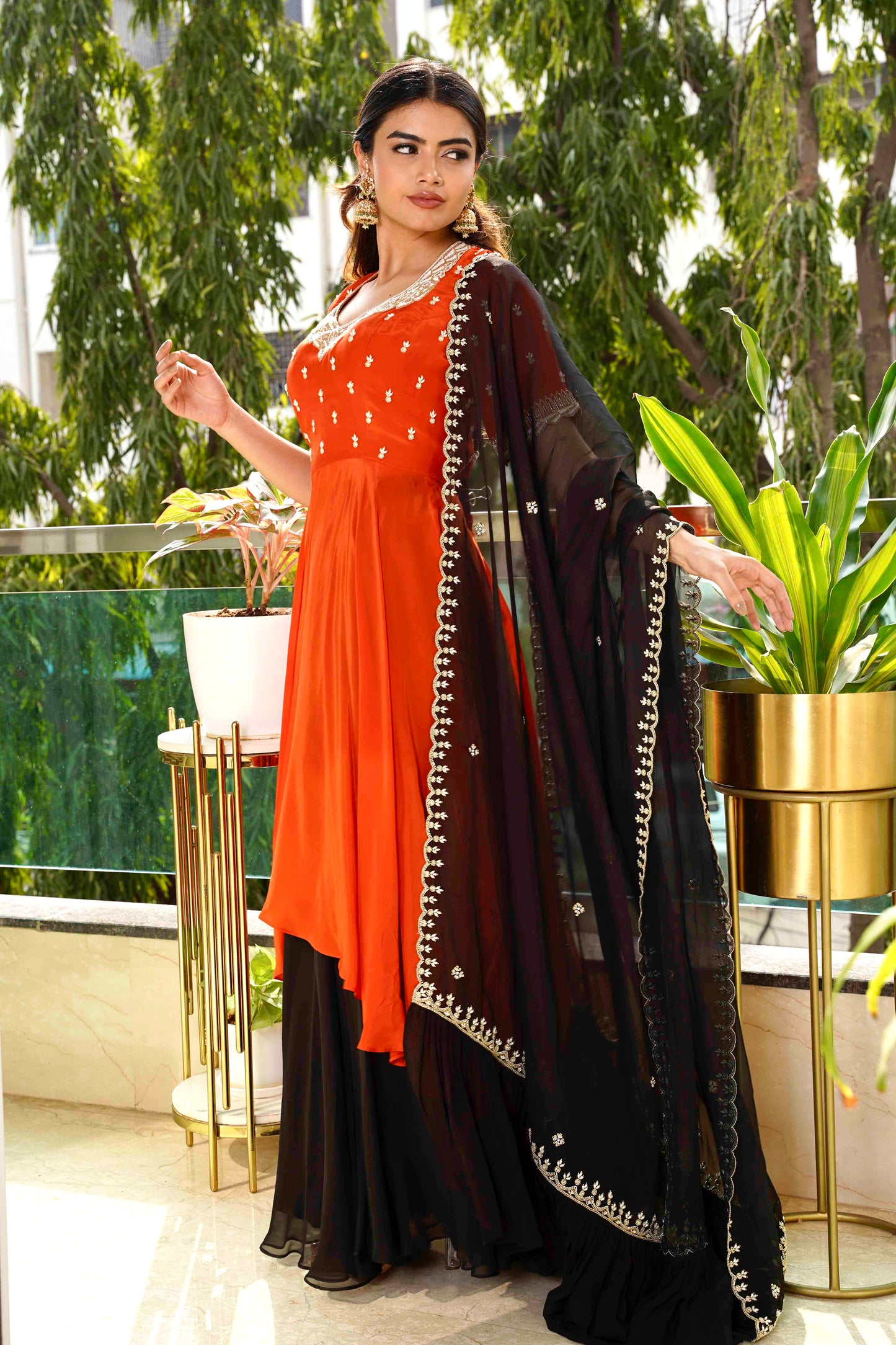 Noor Sienna Kurti, side pose, dupatta details