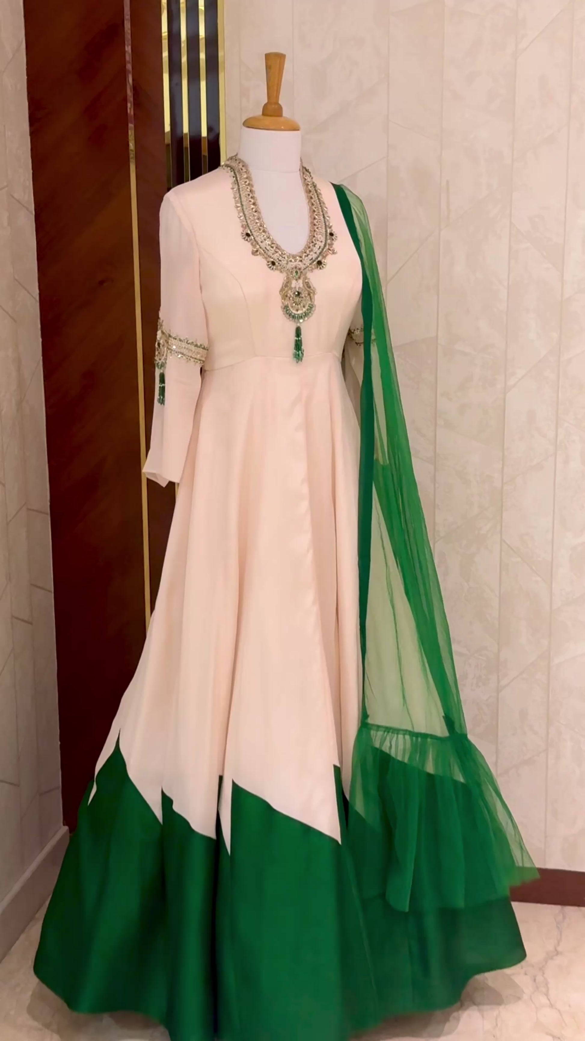 Jasmin stephanotis Gown